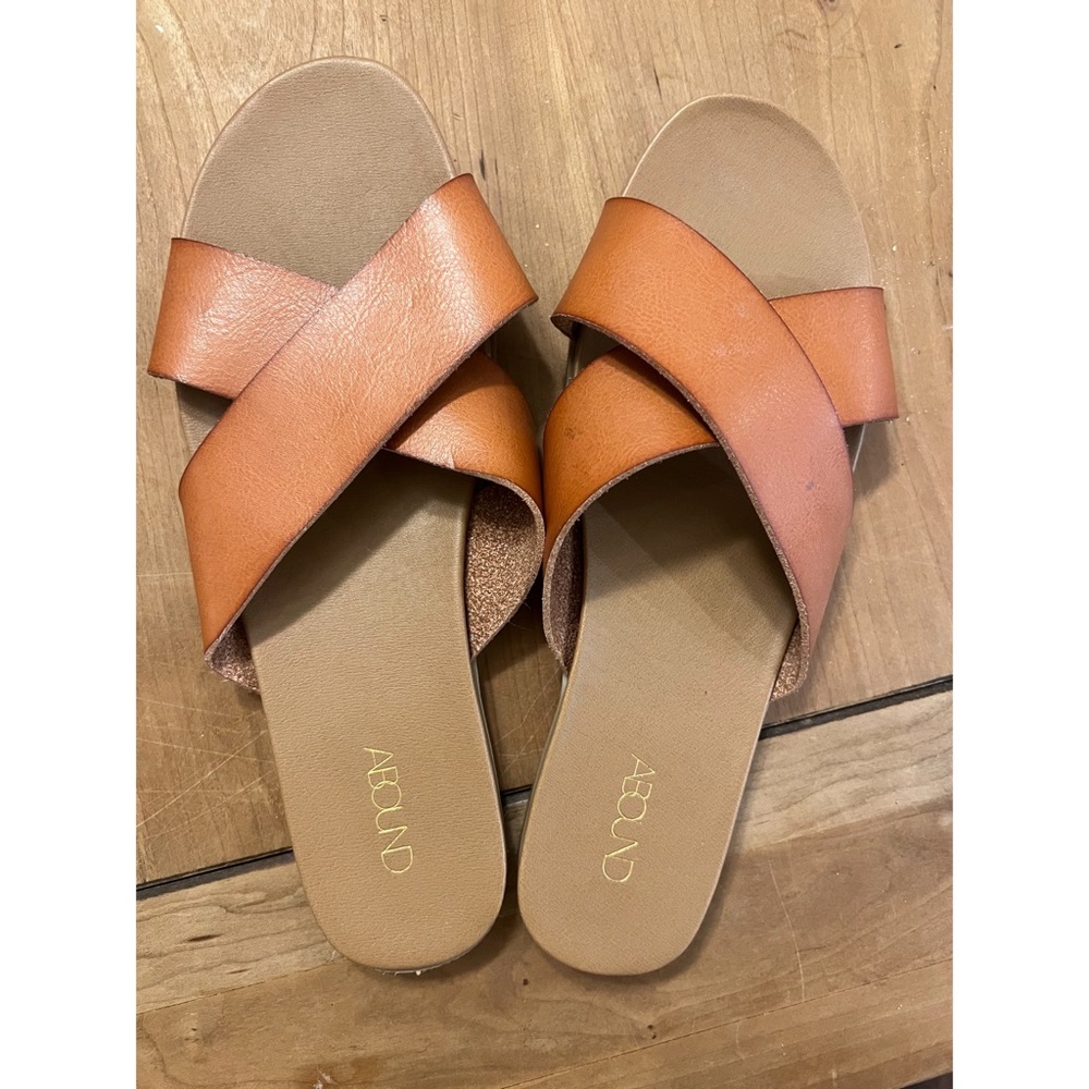 LIGHTLY WORN ABOUND SLIDE SANDALS